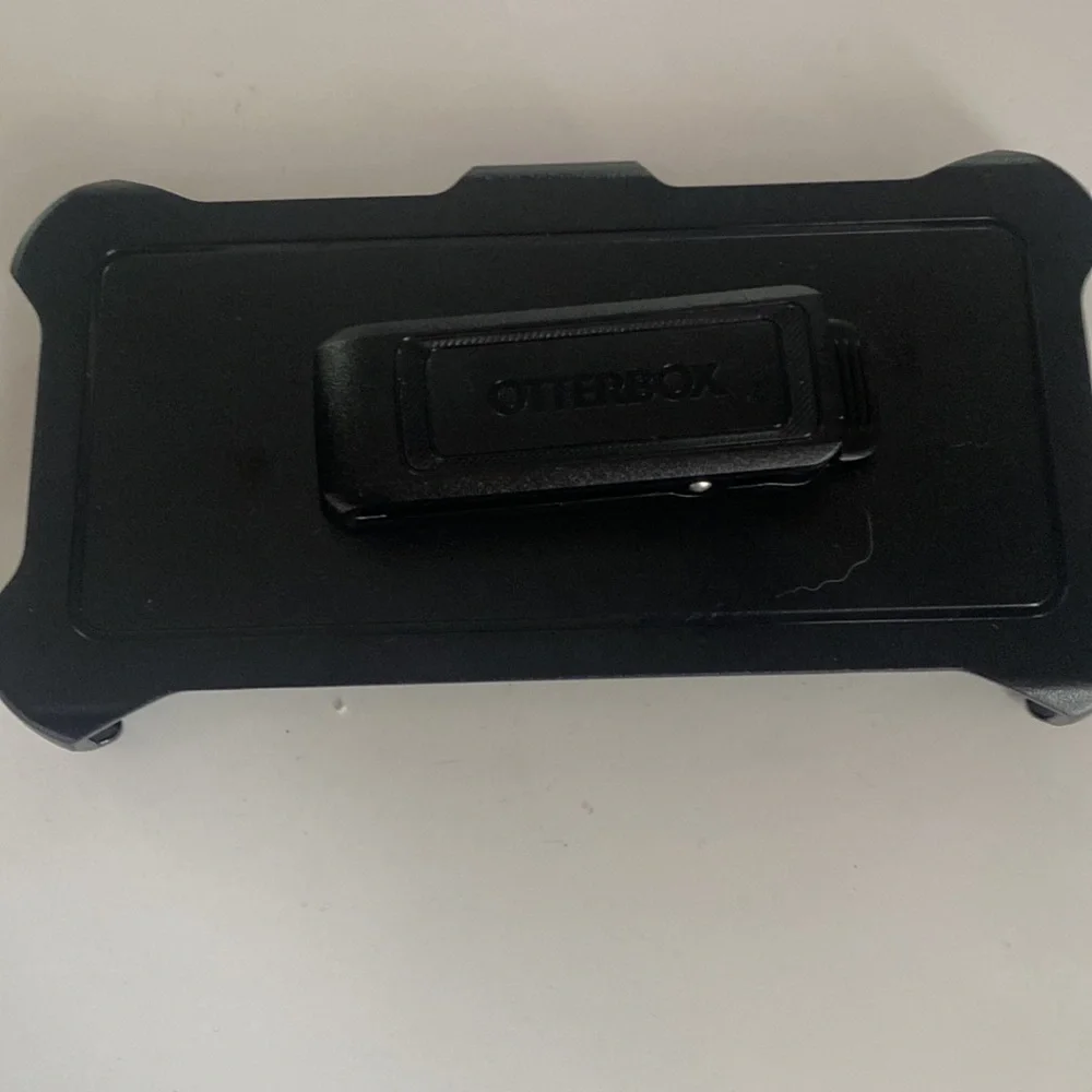 Otterbox 13 Pro Max Black Clip